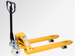 超市倉(cāng)庫(kù)用手動(dòng)搬運(yùn)車裝卸貨物